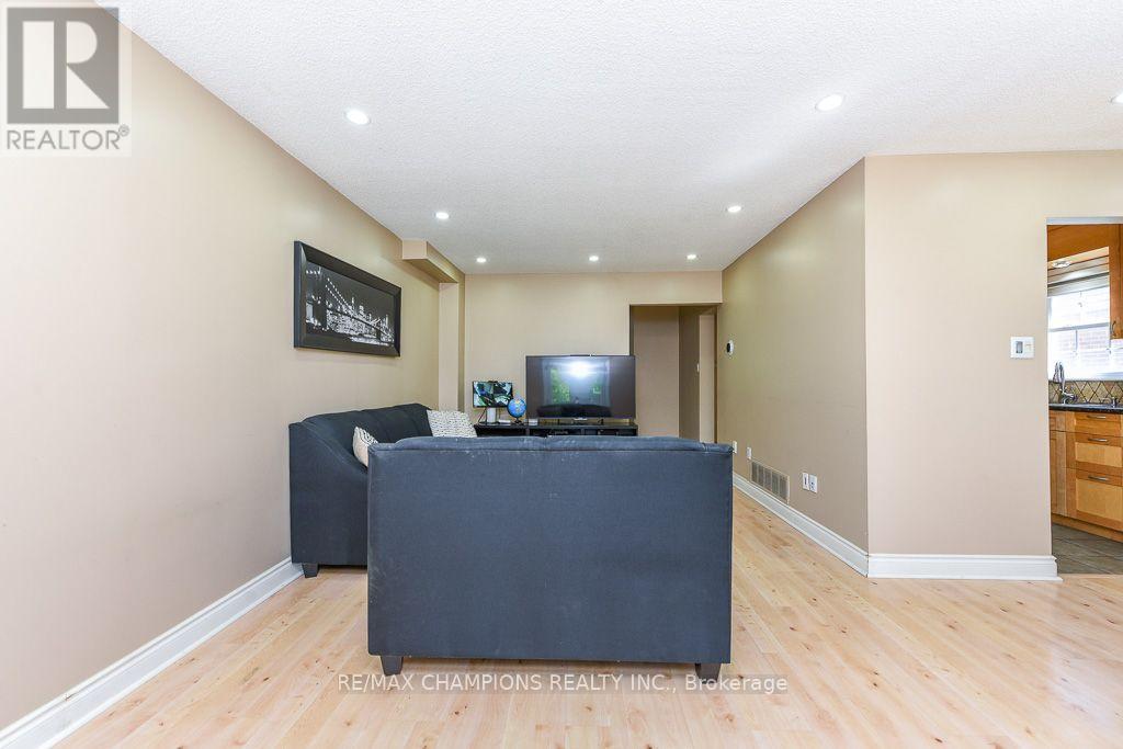 163 Simmons Boulevard Property Photo 7