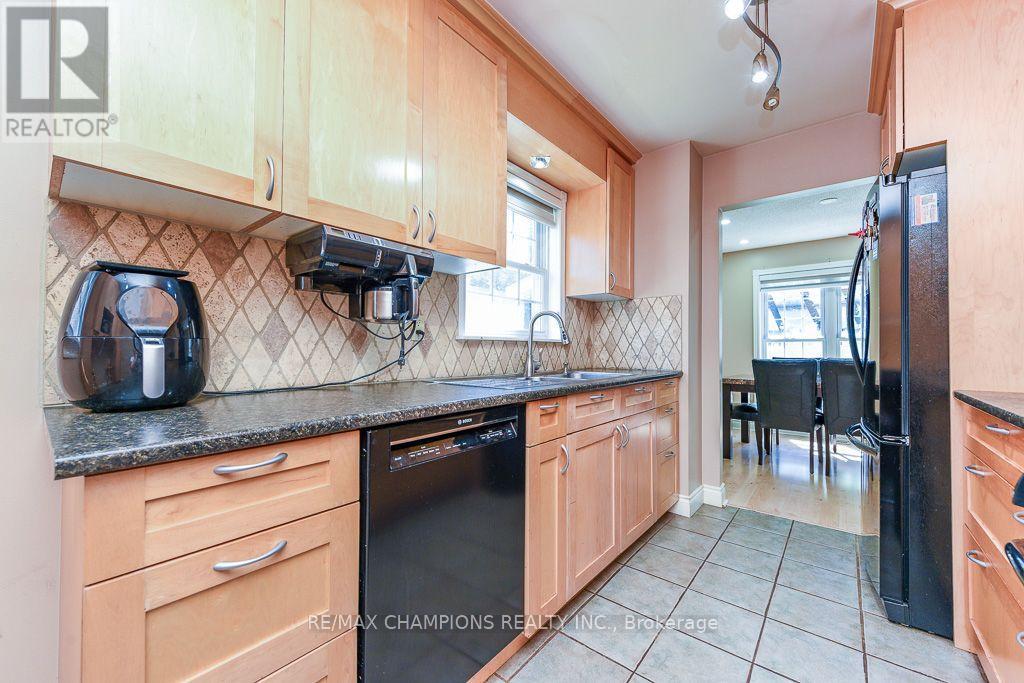 163 Simmons Boulevard Property Photo 11