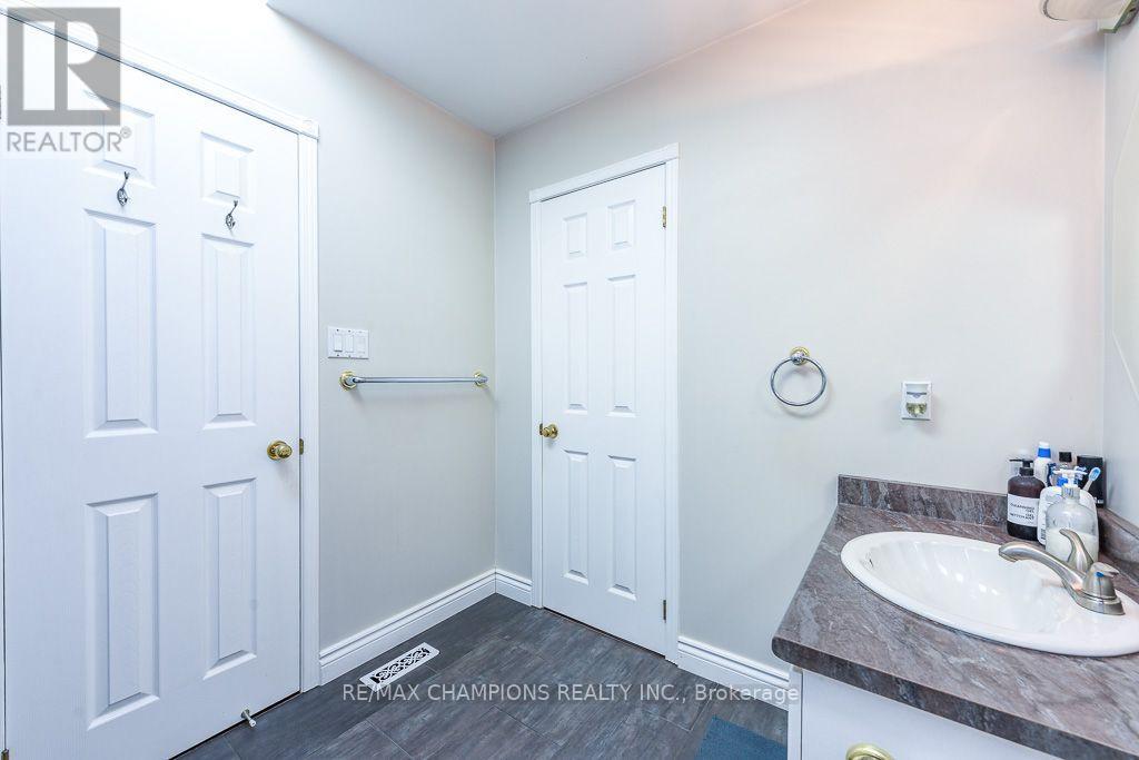 163 Simmons Boulevard Property Photo 26