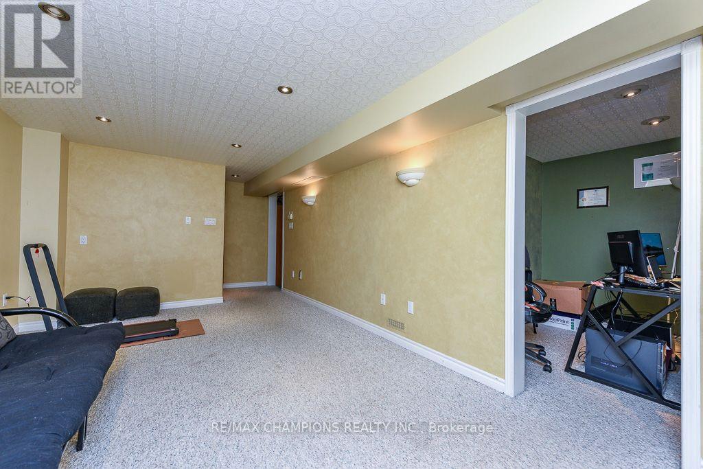 163 Simmons Boulevard Property Photo 41