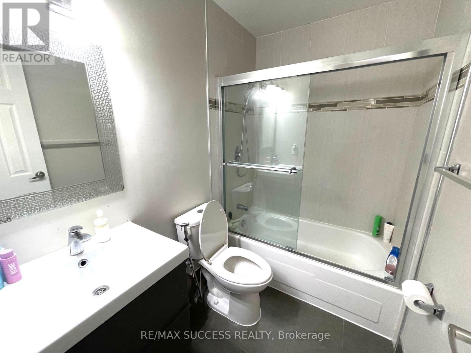 203 - 2095 Roche Court Property Photo 9