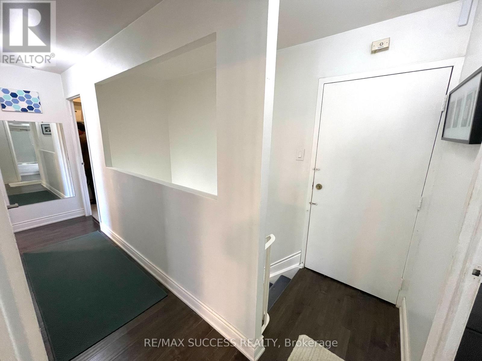 203 - 2095 Roche Court Property Photo 11
