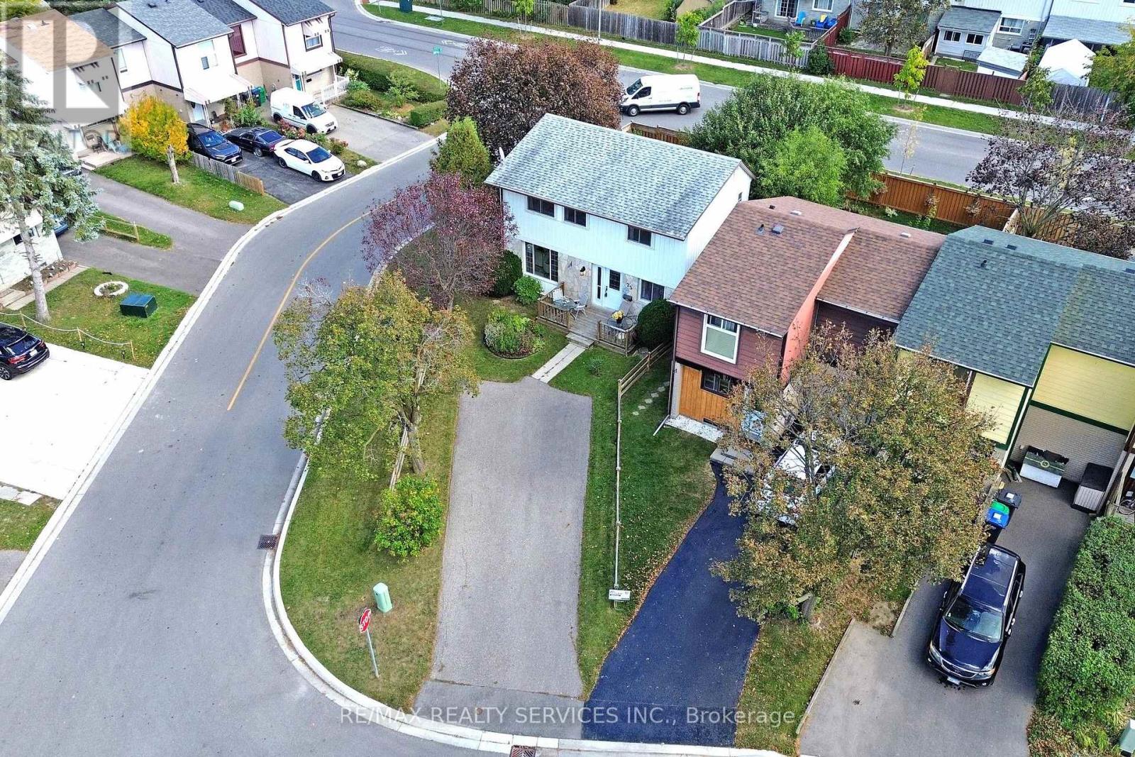 25 Jennifer Square Property Photo 1
