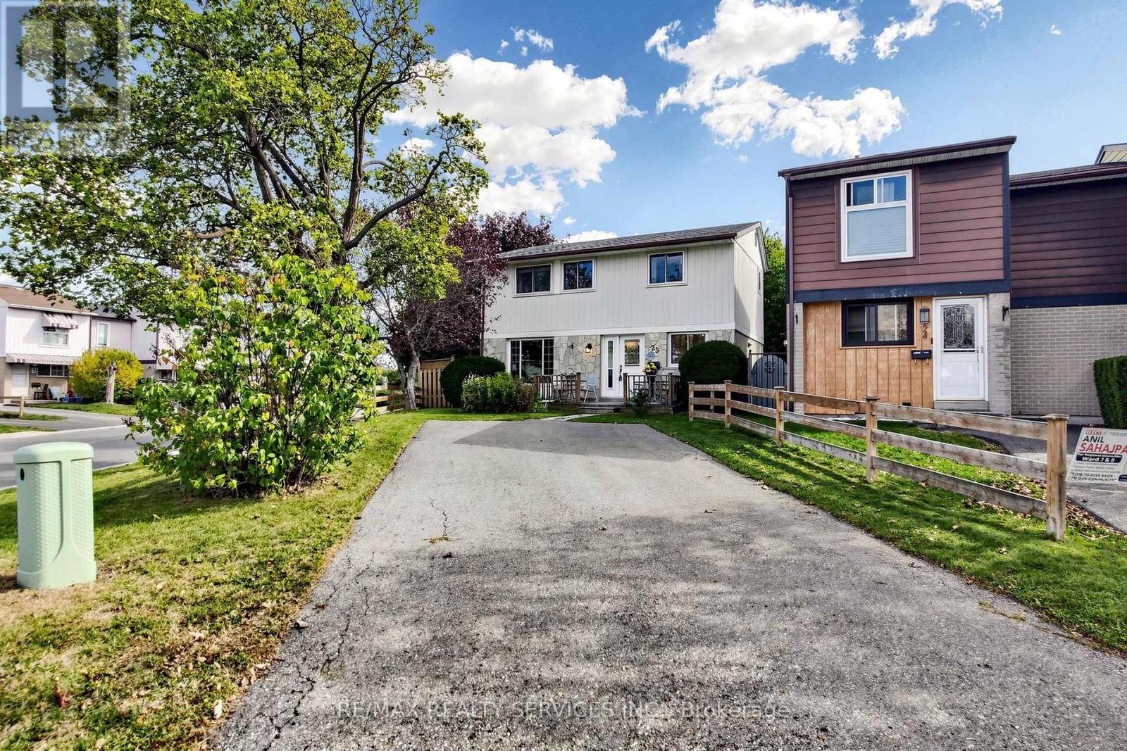 25 Jennifer Square Property Photo 2