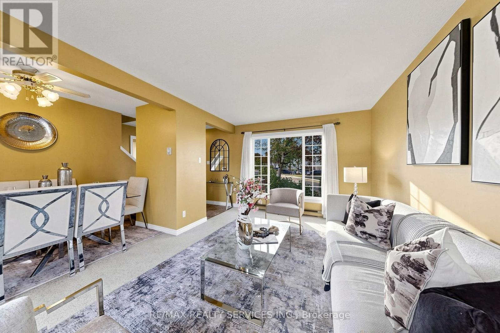 25 Jennifer Square Property Photo 8