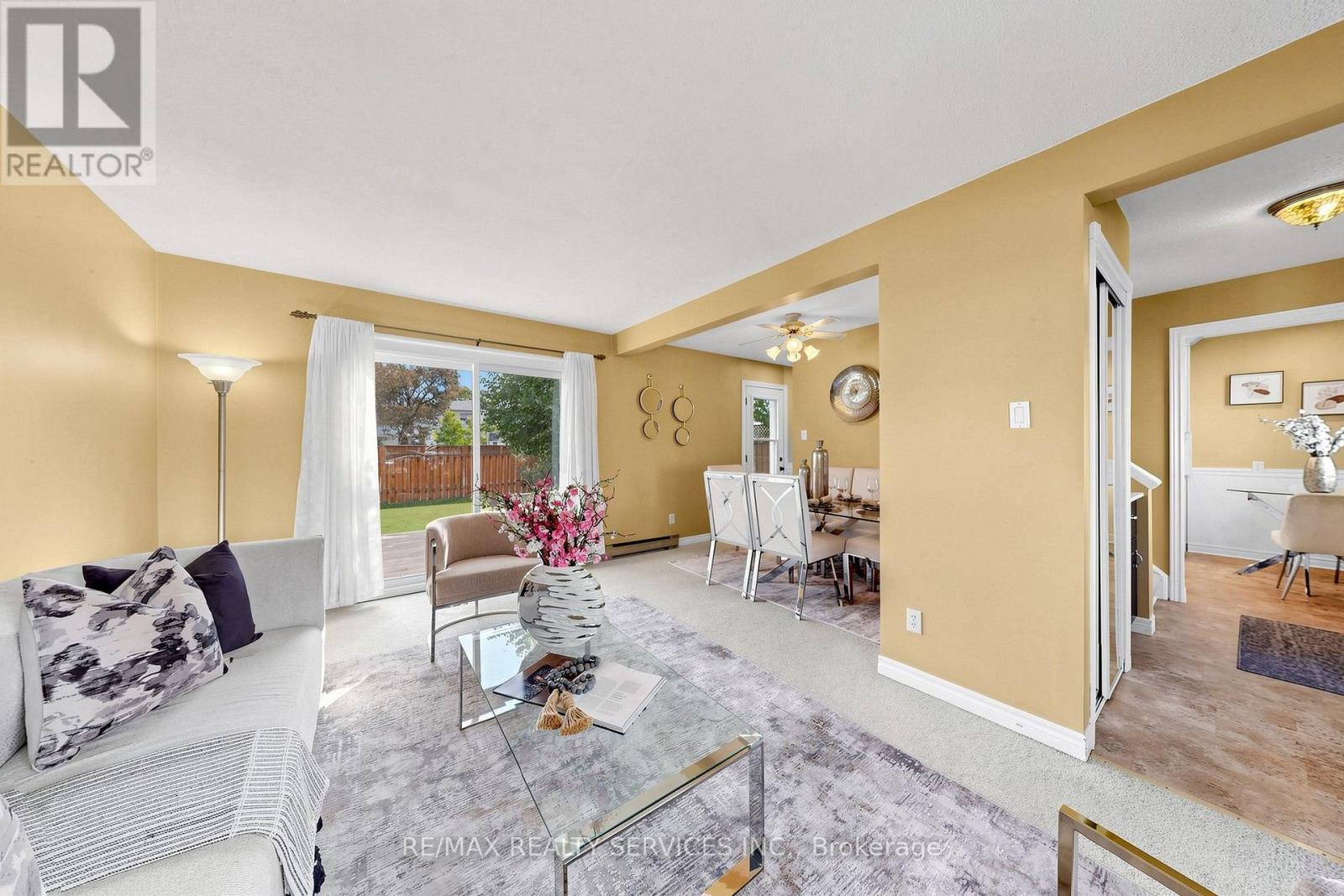 25 Jennifer Square Property Photo 11