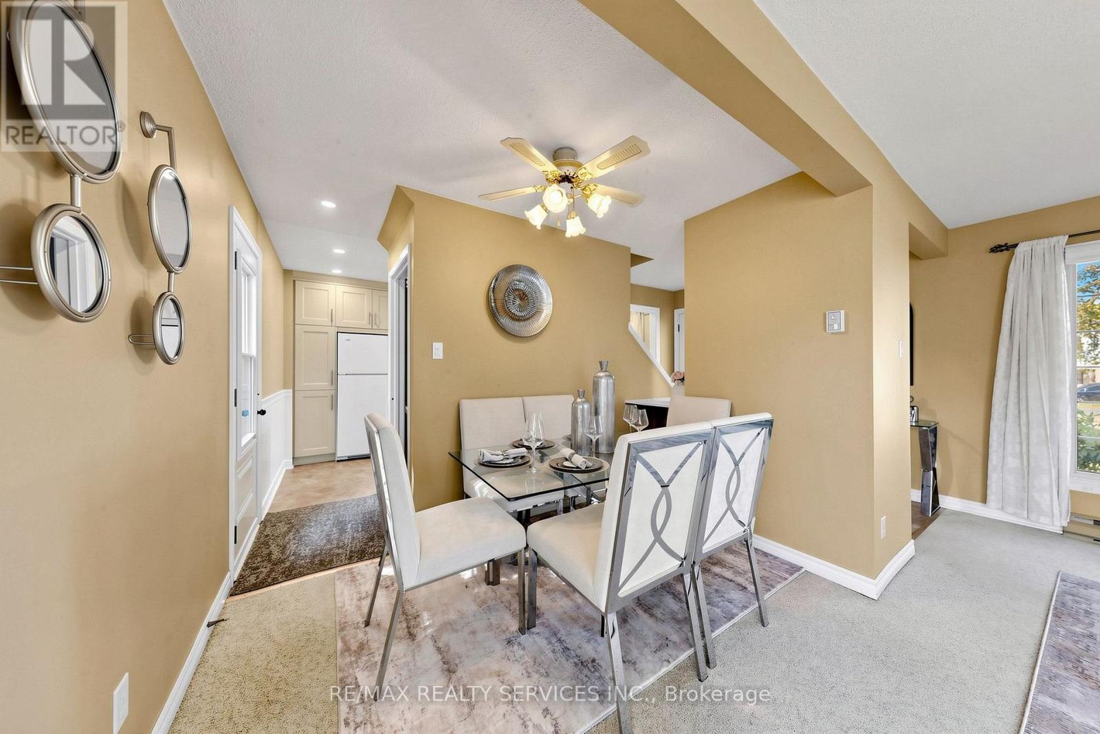 25 Jennifer Square Property Photo 12