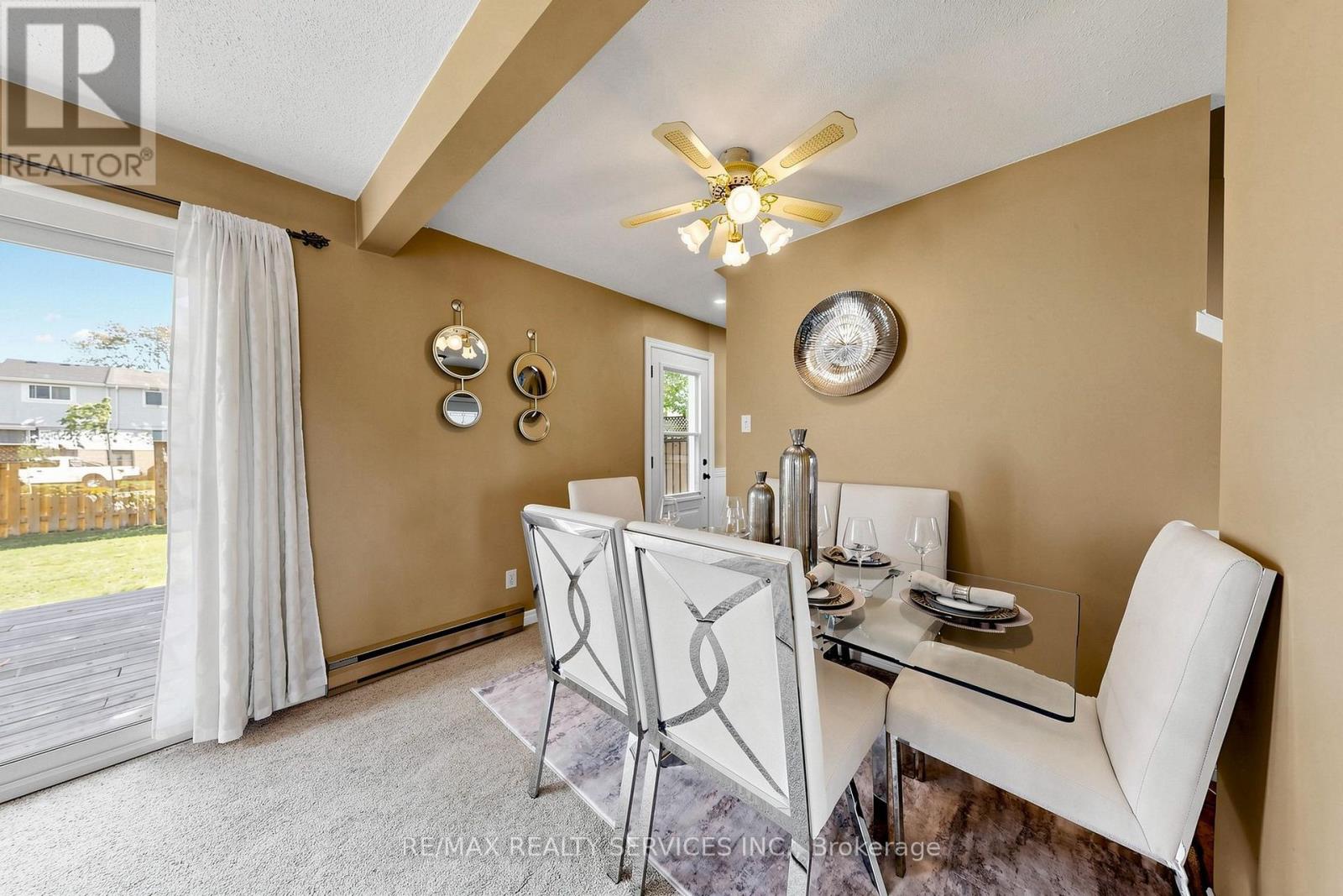 25 Jennifer Square Property Photo 13