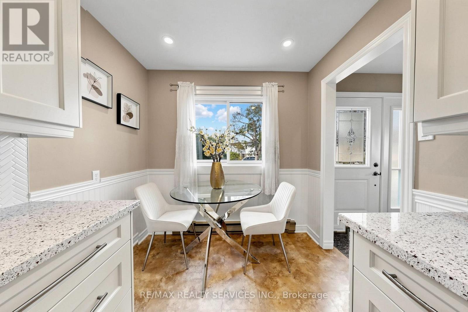 25 Jennifer Square Property Photo 19