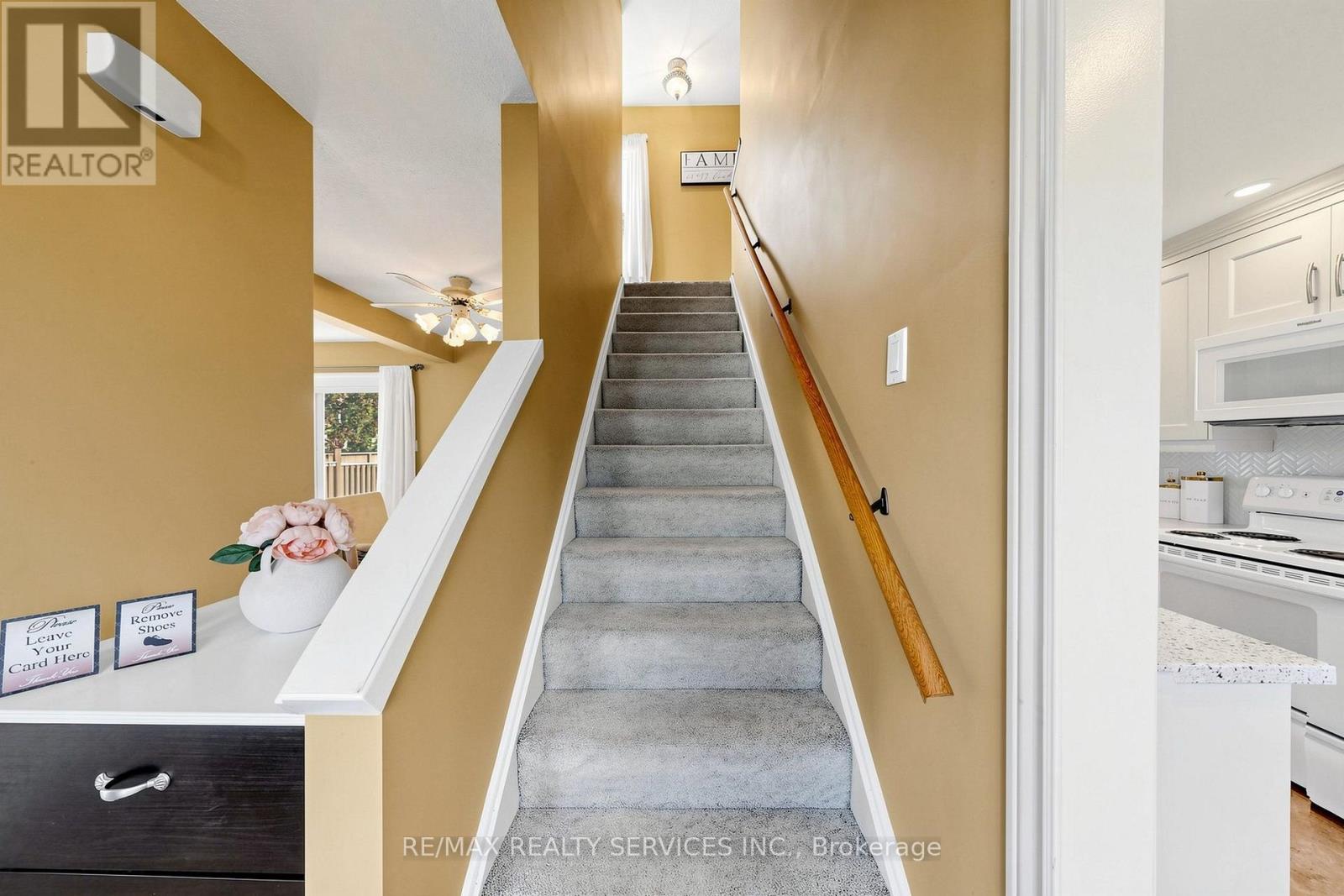 25 Jennifer Square Property Photo 22