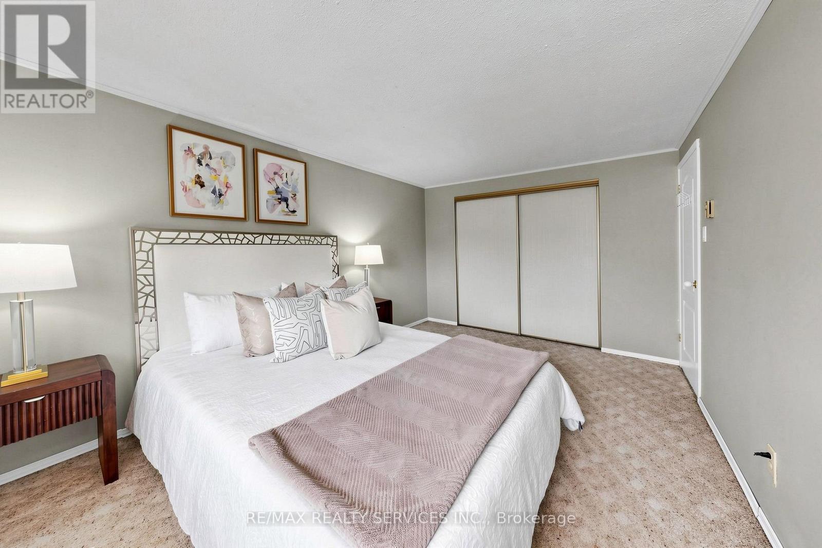 25 Jennifer Square Property Photo 24