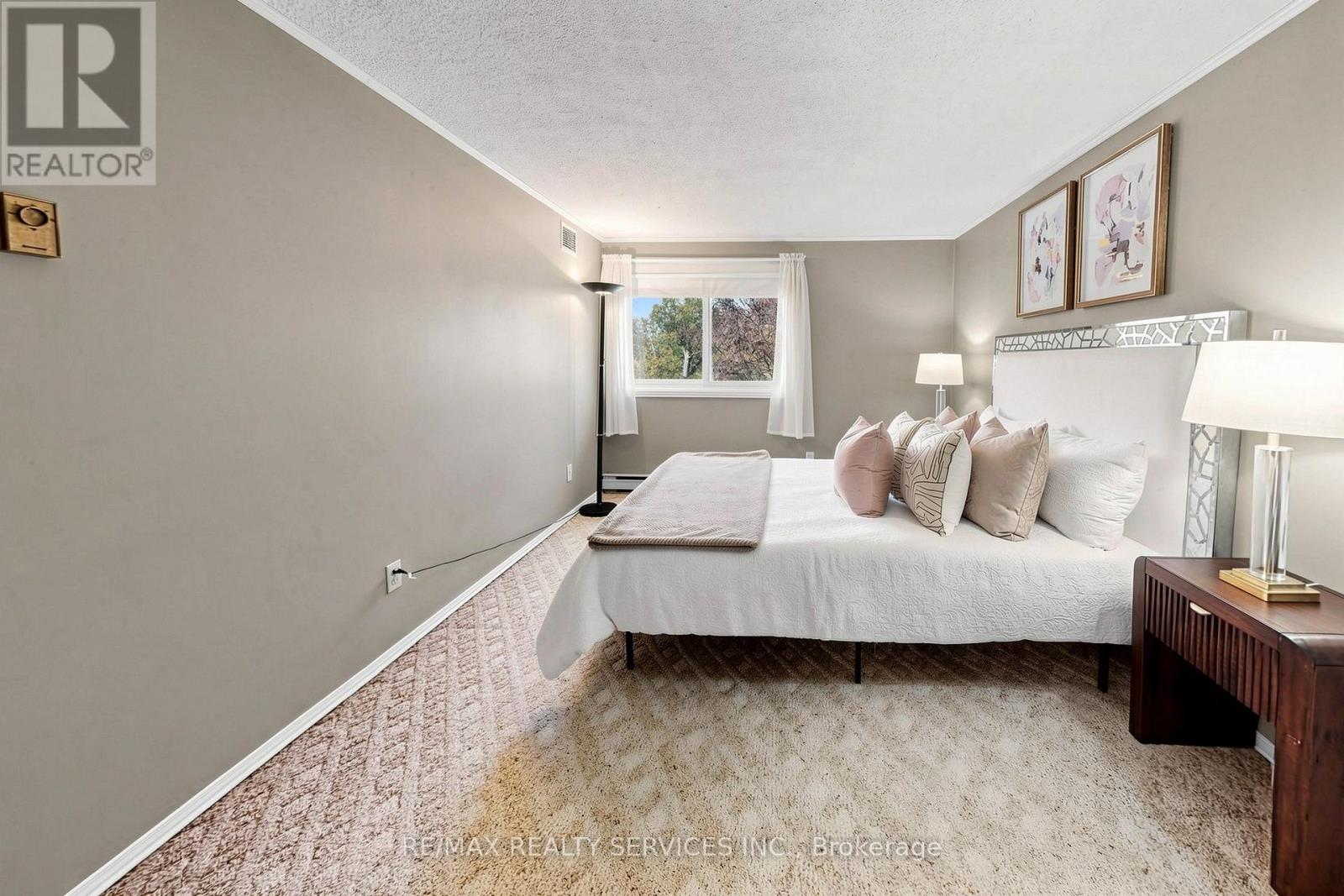25 Jennifer Square Property Photo 25