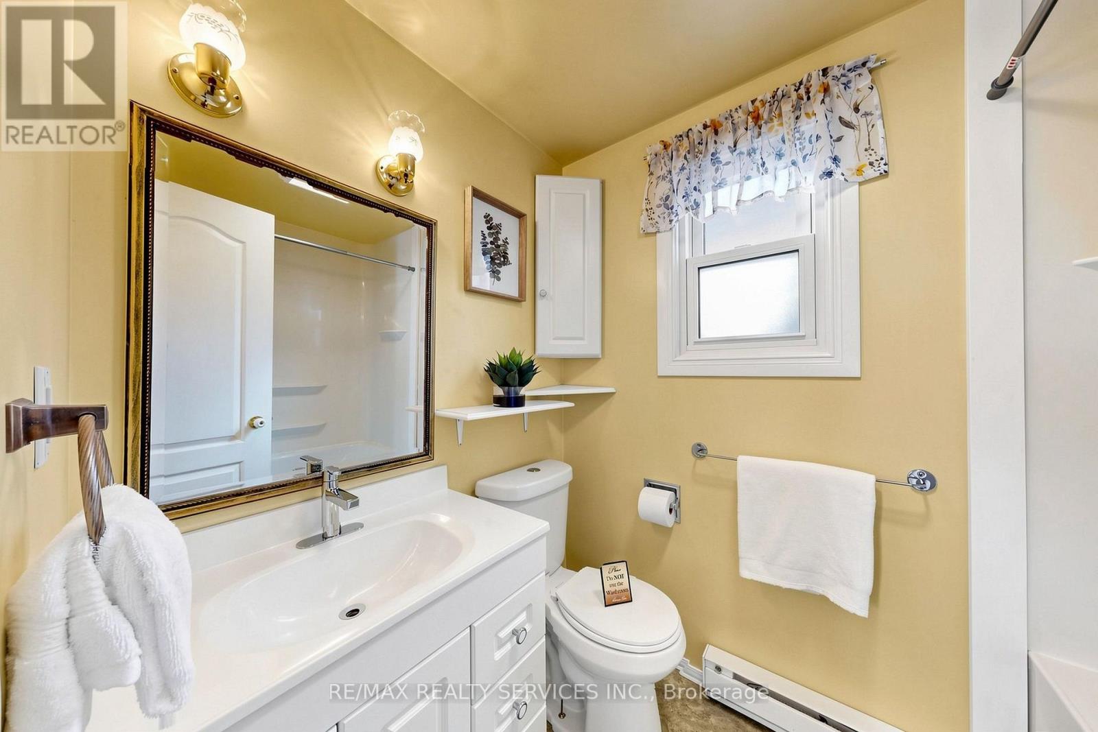 25 Jennifer Square Property Photo 26