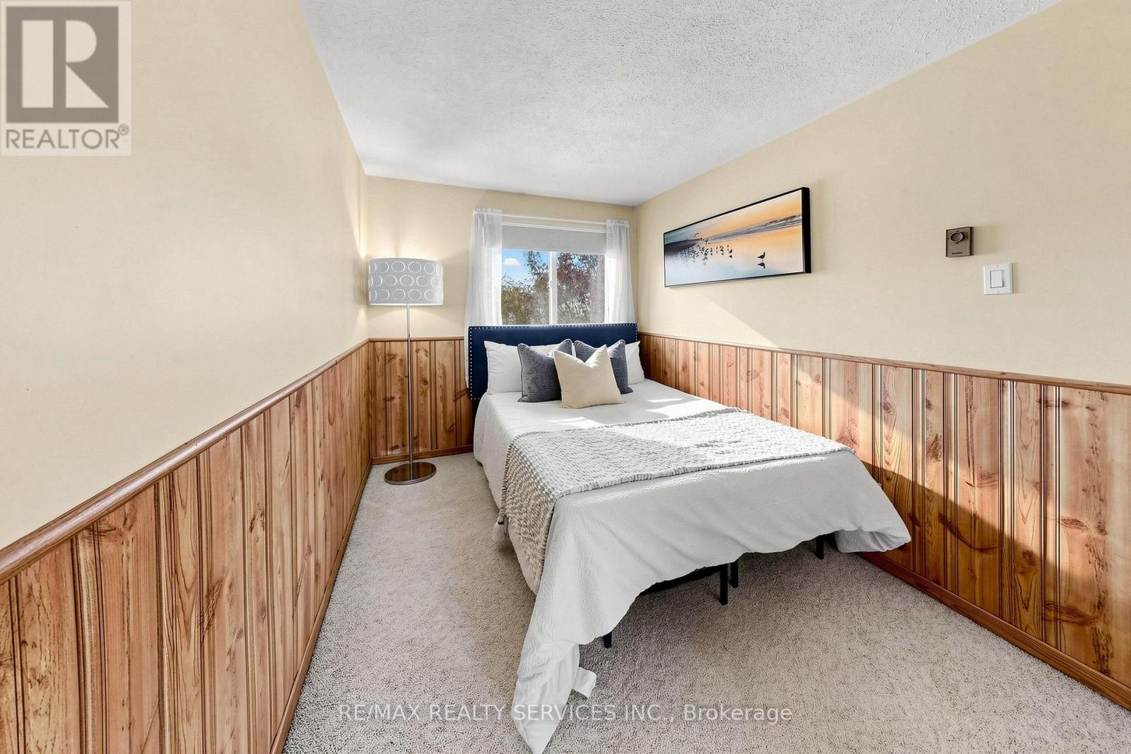 25 Jennifer Square Property Photo 31