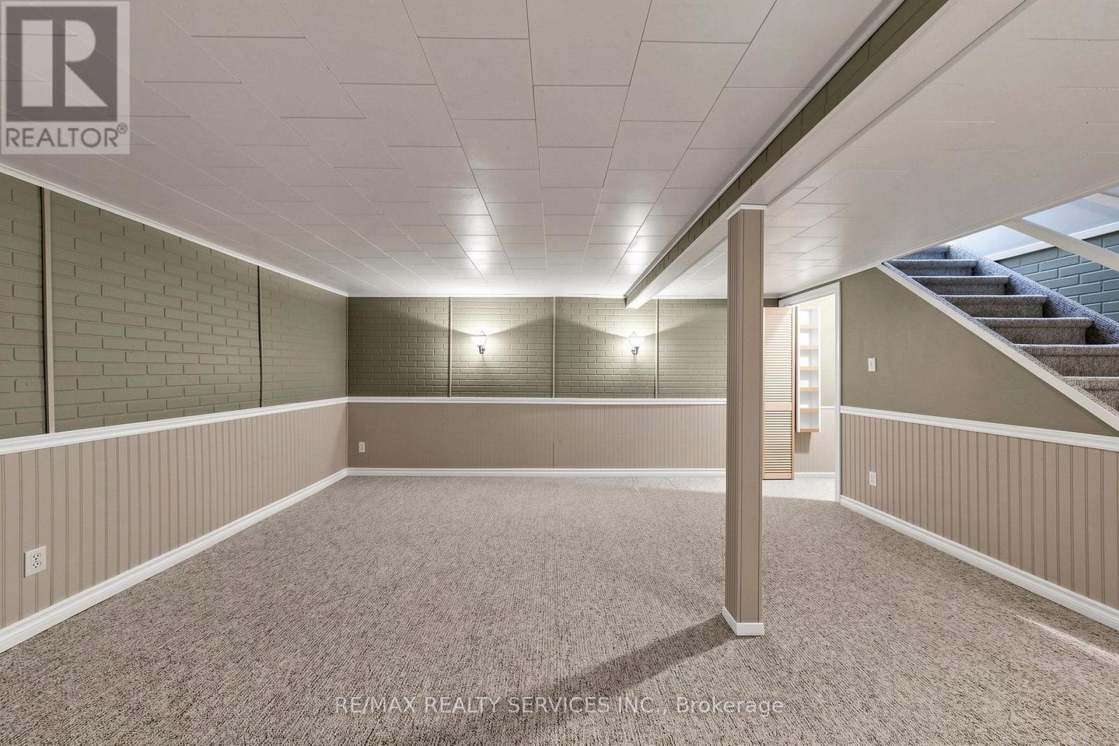 25 Jennifer Square Property Photo 33