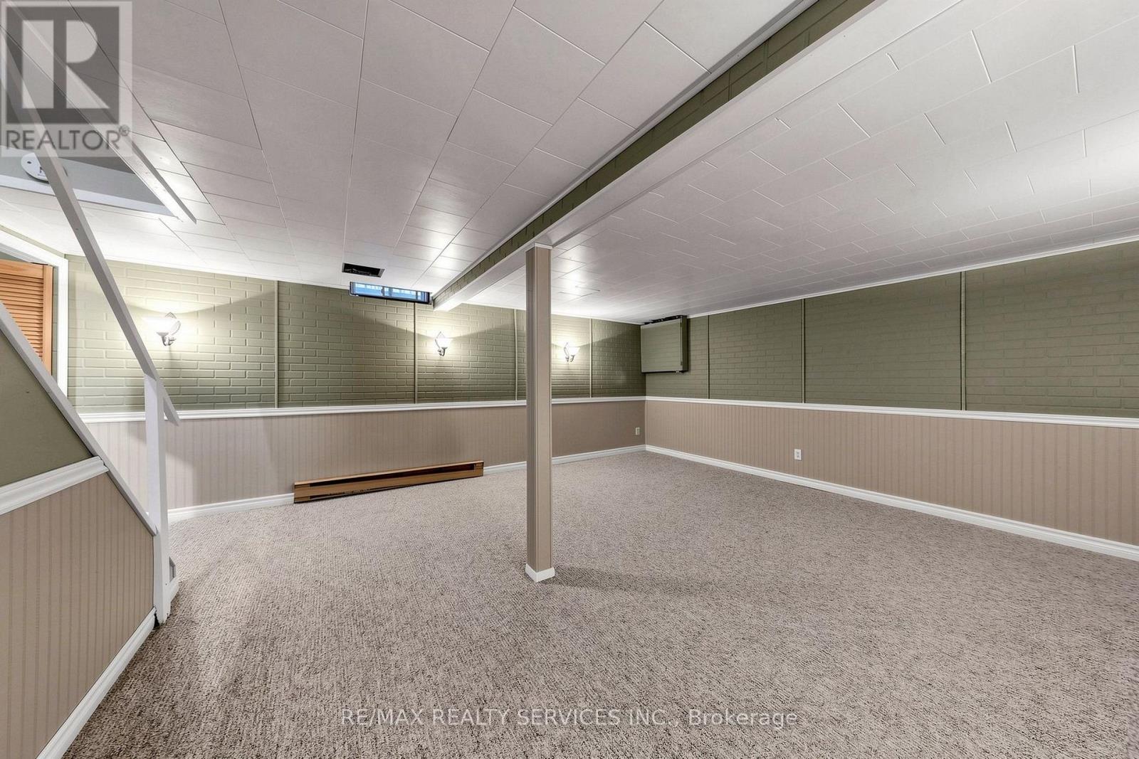 25 Jennifer Square Property Photo 34