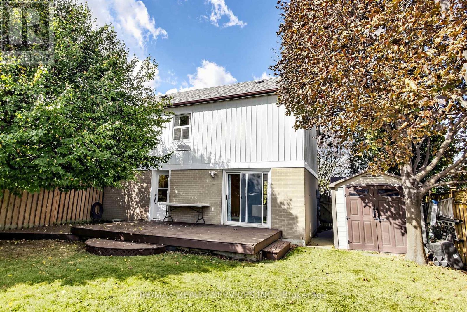 25 Jennifer Square Property Photo 41
