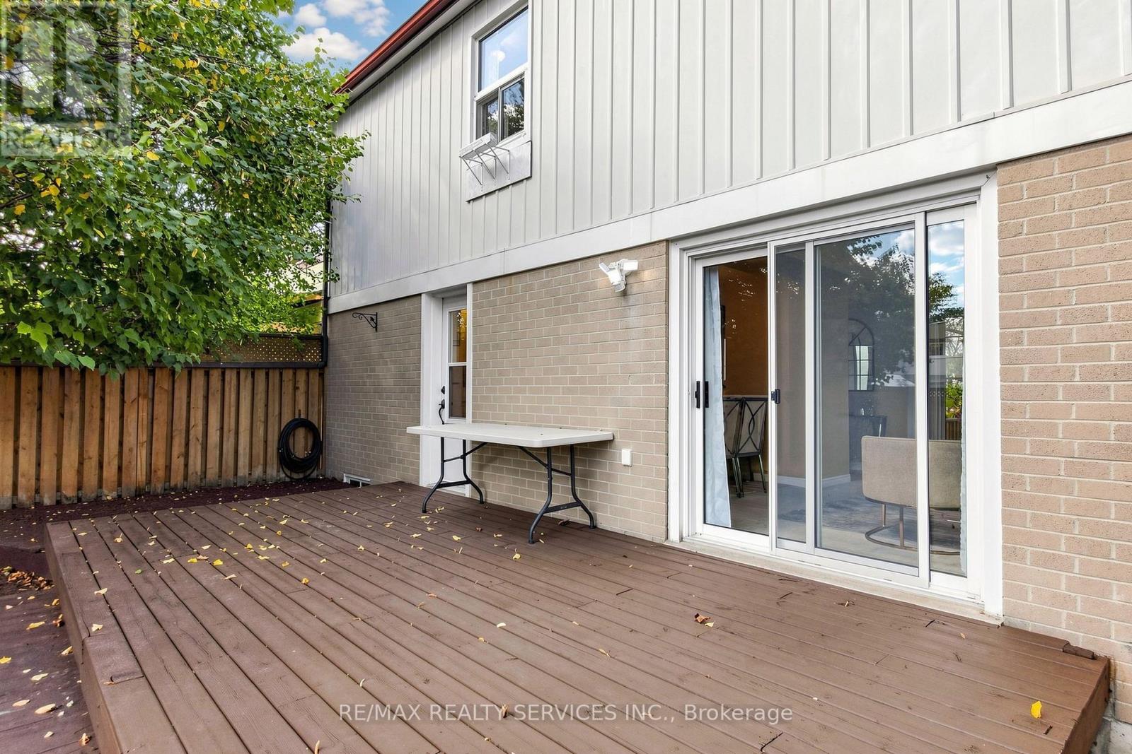 25 Jennifer Square Property Photo 42