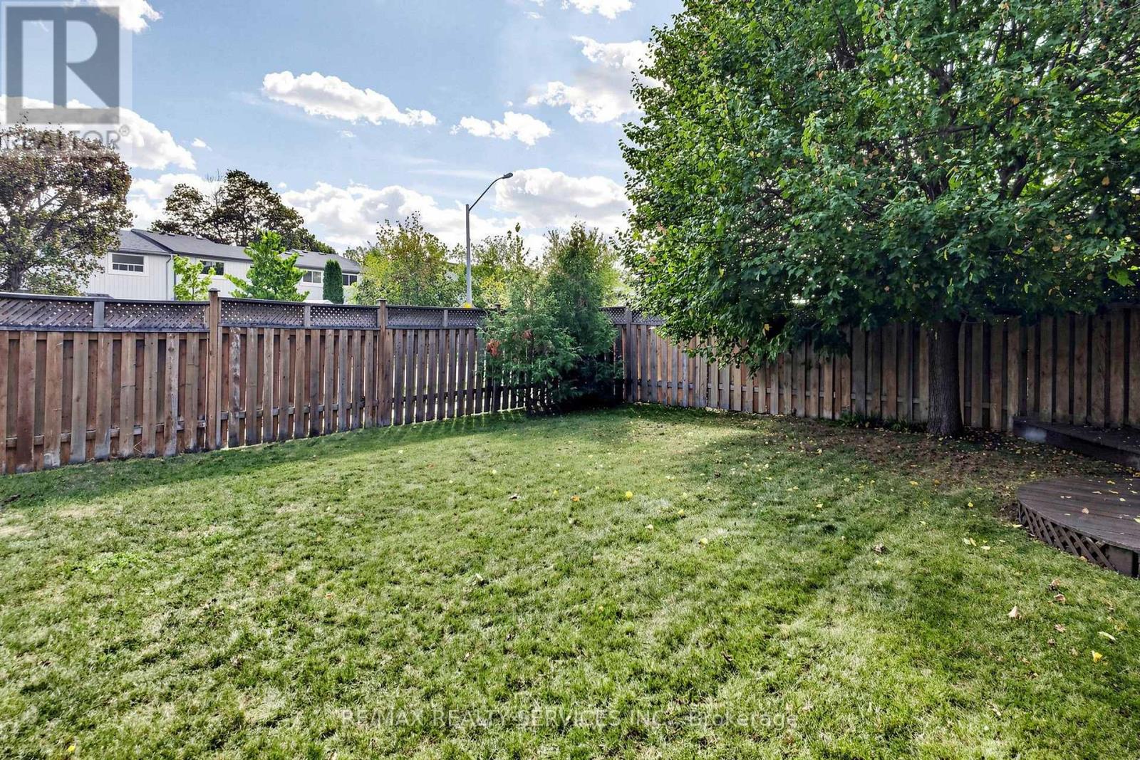 25 Jennifer Square Property Photo 43
