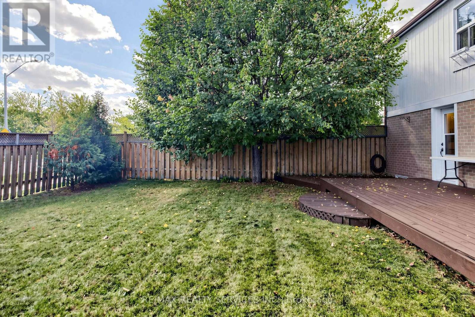 25 Jennifer Square Property Photo 44