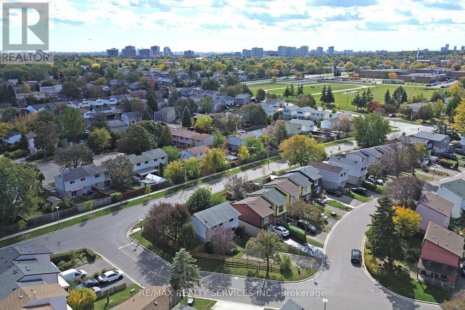 25 Jennifer Square Property Photo 48
