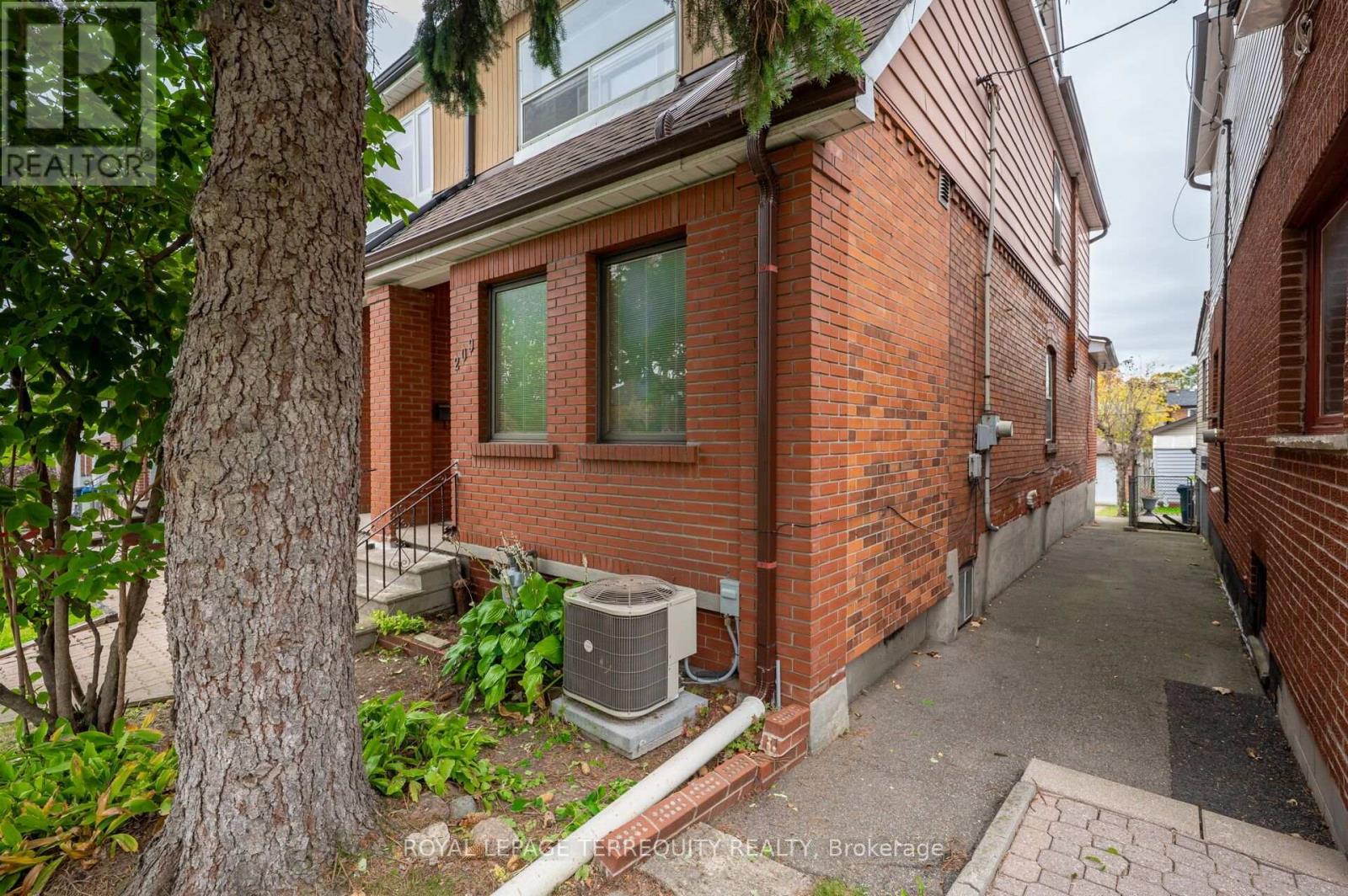 209 Caledonia Road Property Photo 1