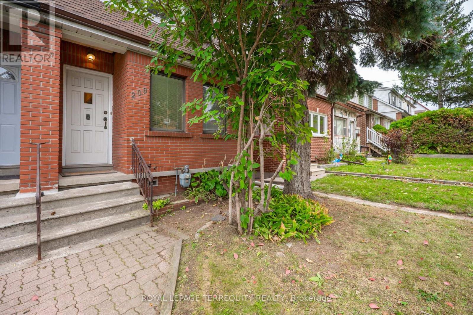 209 Caledonia Road Property Photo 2