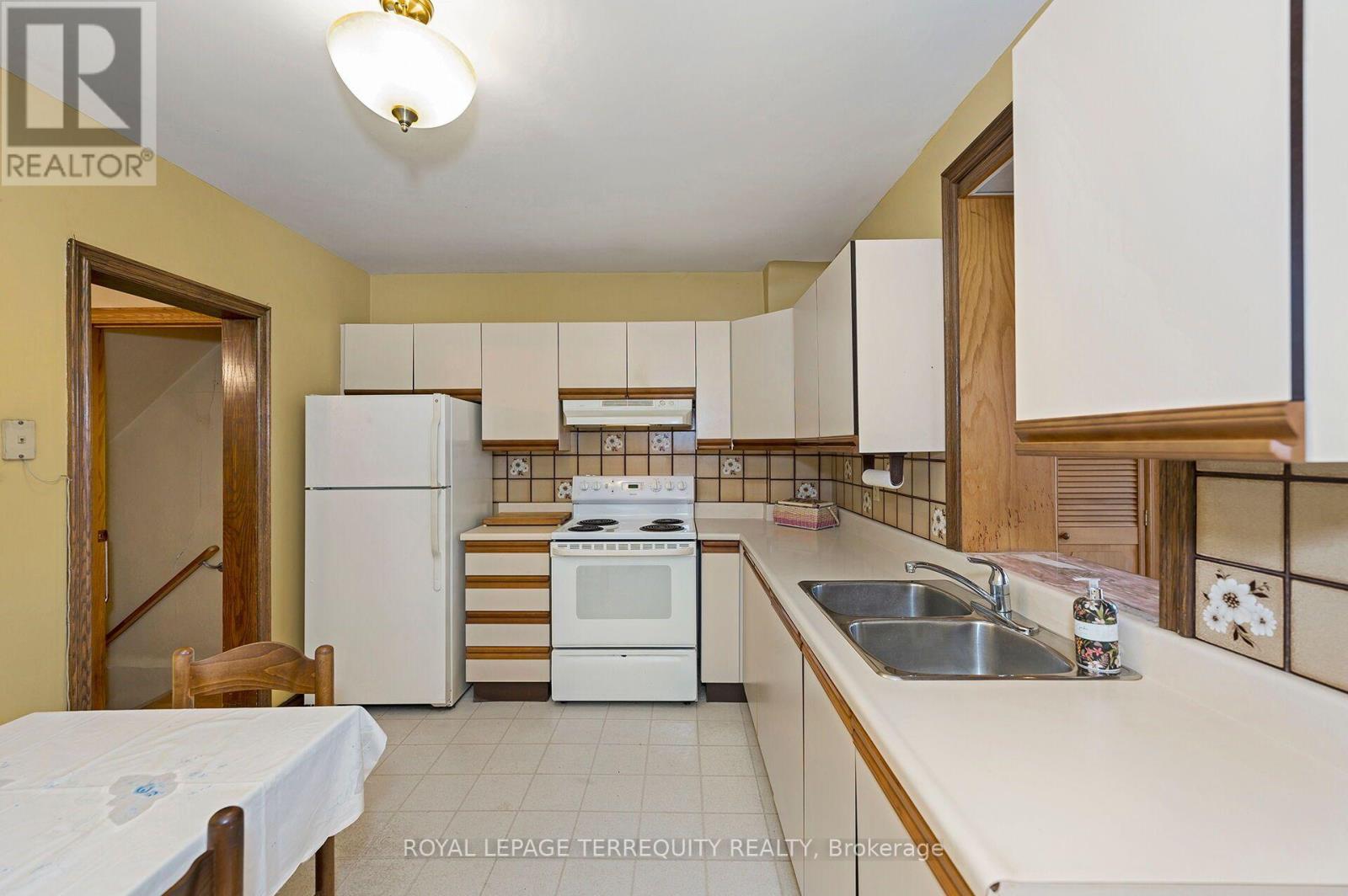 209 Caledonia Road Property Photo 11