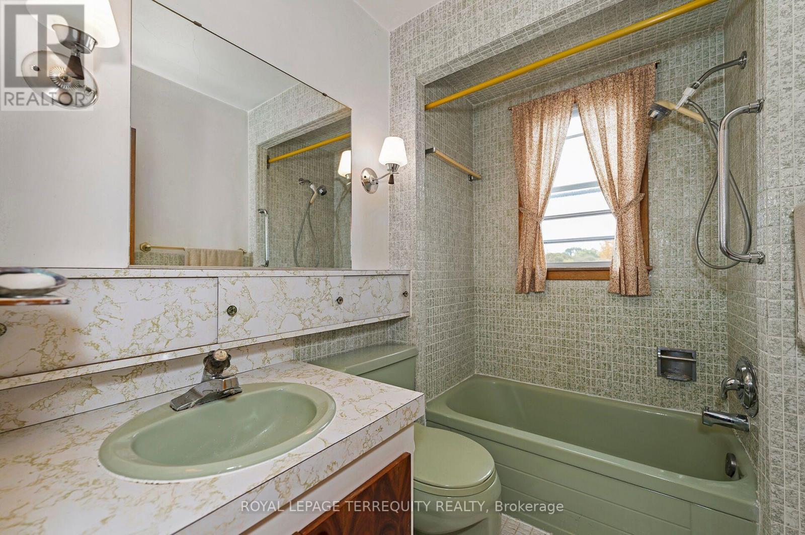 209 Caledonia Road Property Photo 21