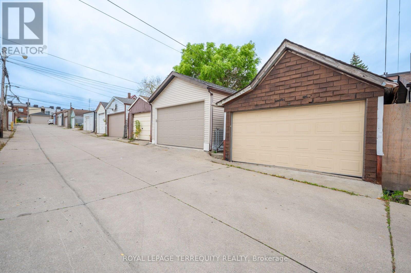 209 Caledonia Road Property Photo 32