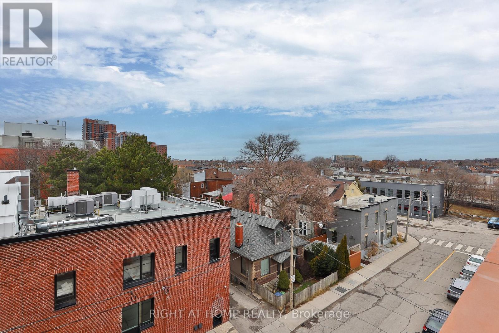 409 - 2720 Dundas Street W Property Photo 7