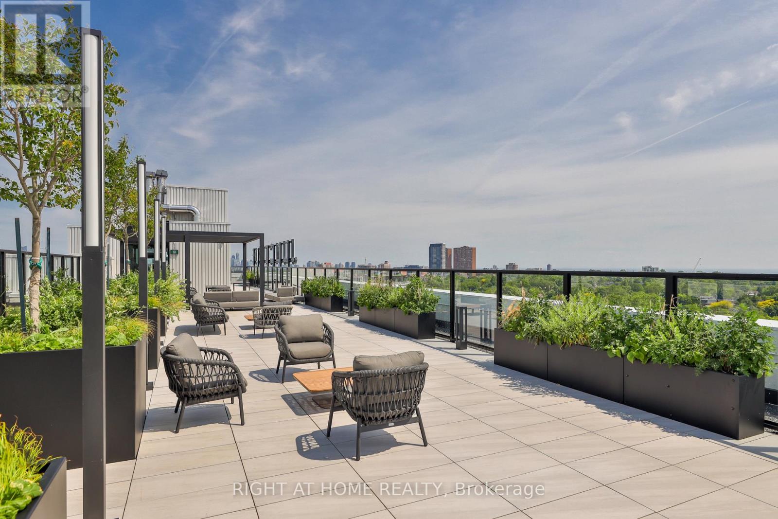 409 - 2720 Dundas Street W Property Photo 11