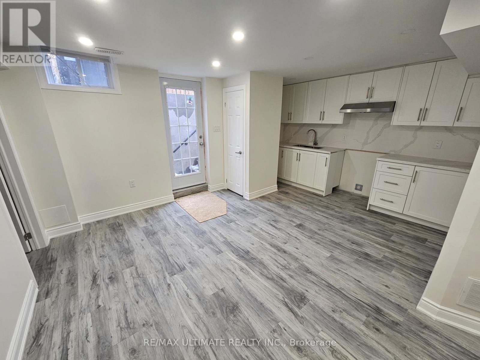 9 Clovercrest Drive Property Photo 3