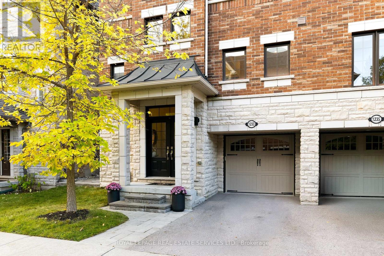 1233 Azinger Lane Property Photo 2