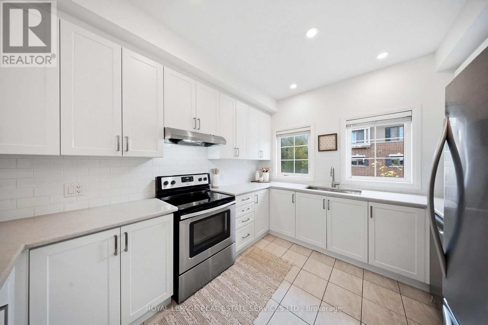 1233 Azinger Lane Property Photo 12