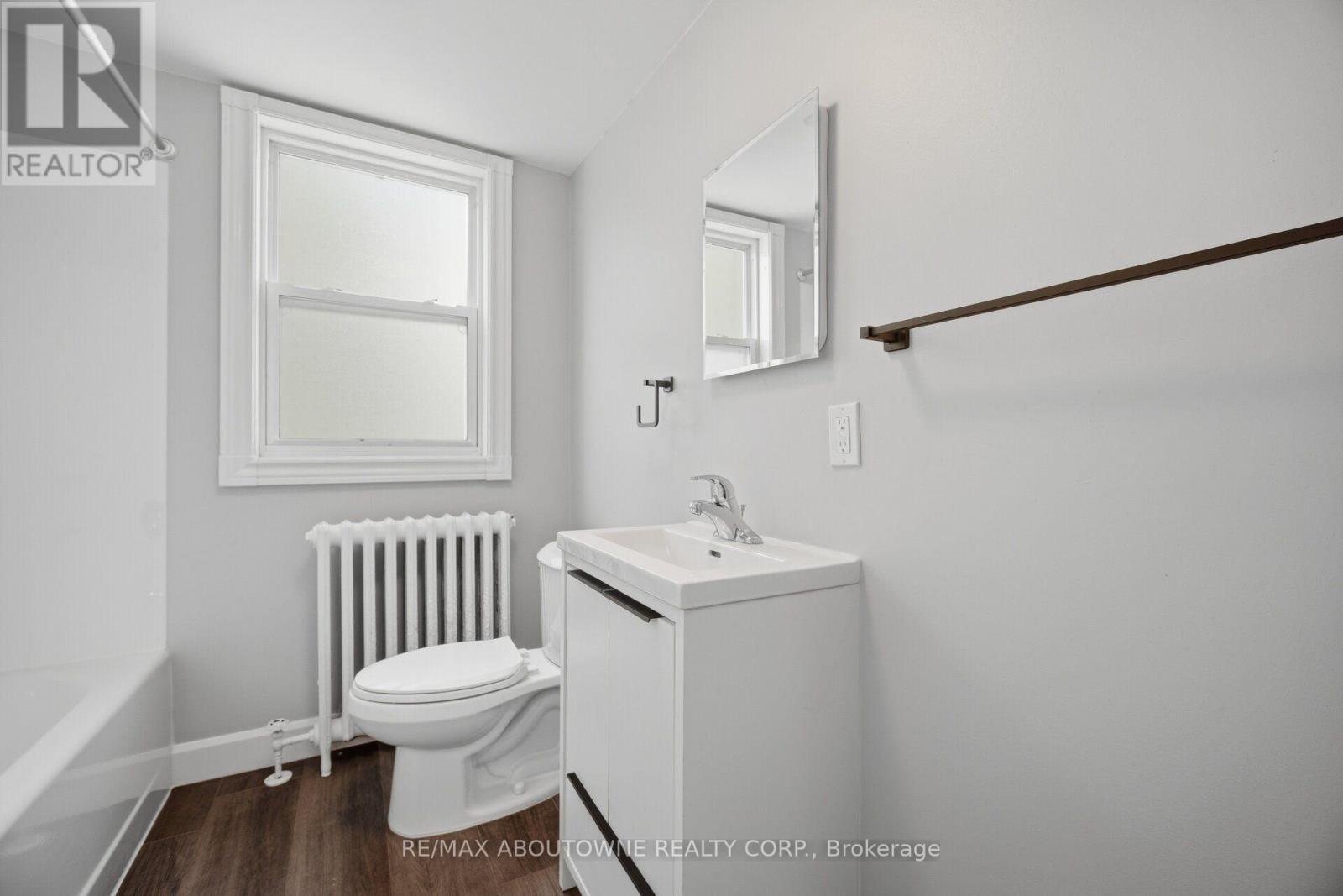 1 - 133 North Service Road E Property Photo 15