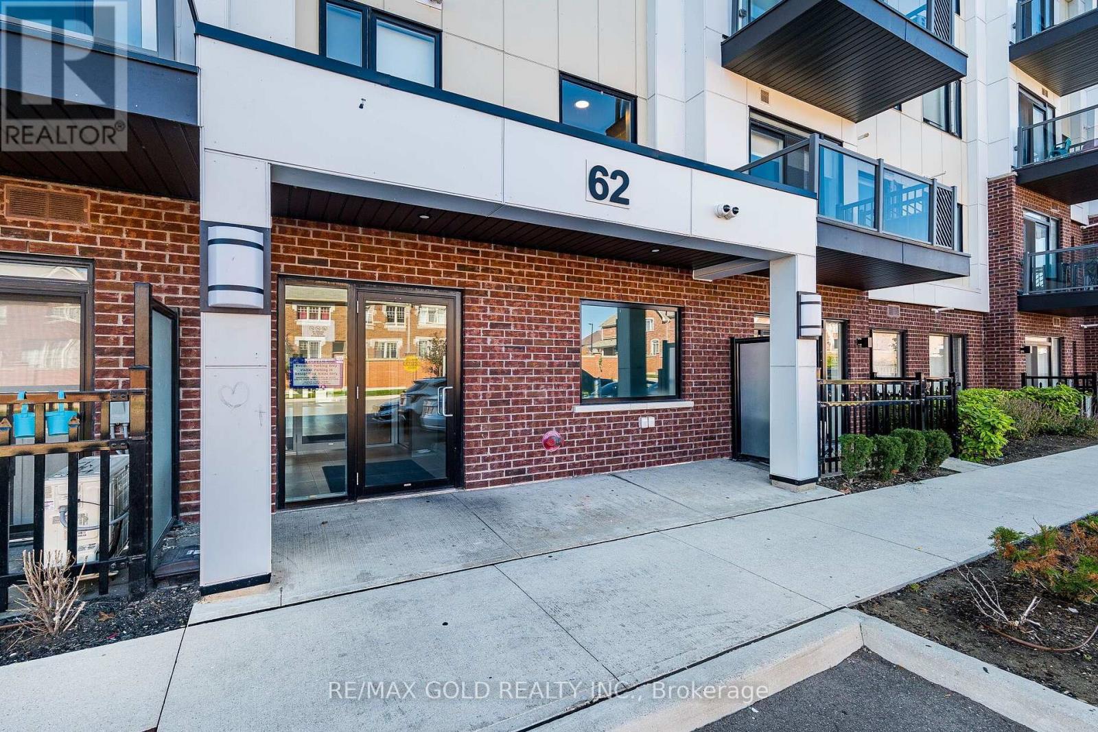 #314 - 62 Sky Harbour Drive Property Photo 3