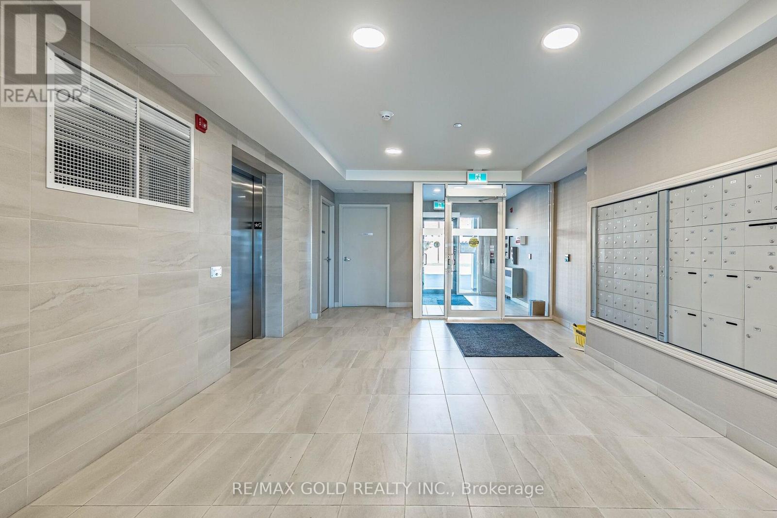 #314 - 62 Sky Harbour Drive Property Photo 4