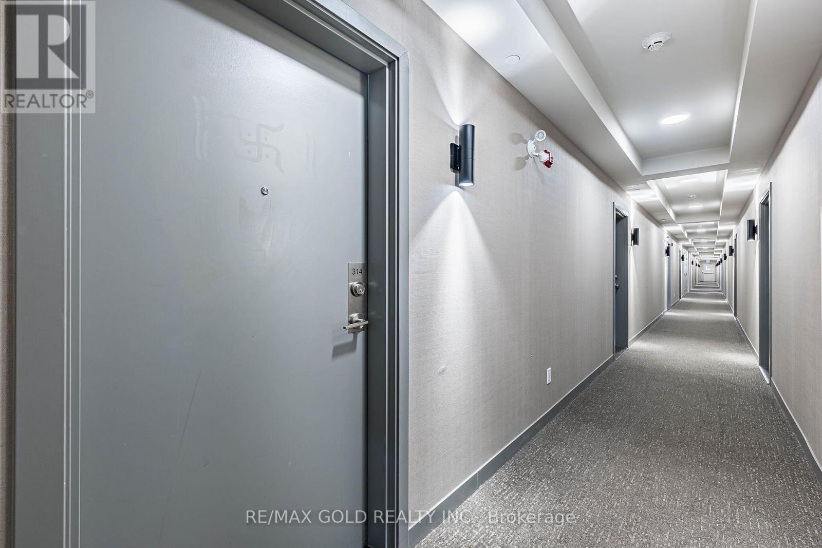 #314 - 62 Sky Harbour Drive Property Photo 6