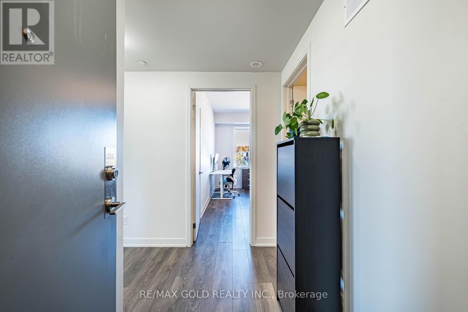 #314 - 62 Sky Harbour Drive Property Photo 7