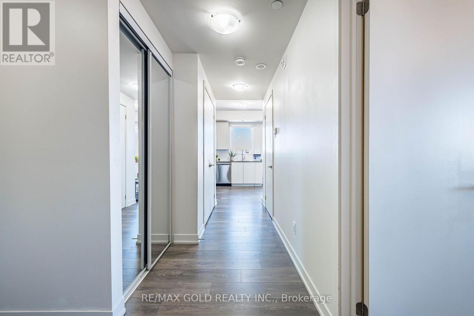 #314 - 62 Sky Harbour Drive Property Photo 8
