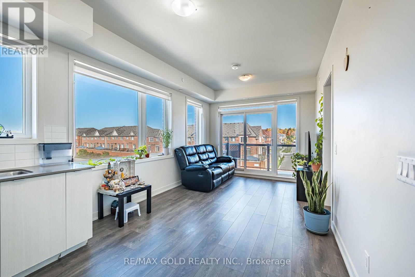 #314 - 62 Sky Harbour Drive Property Photo 9