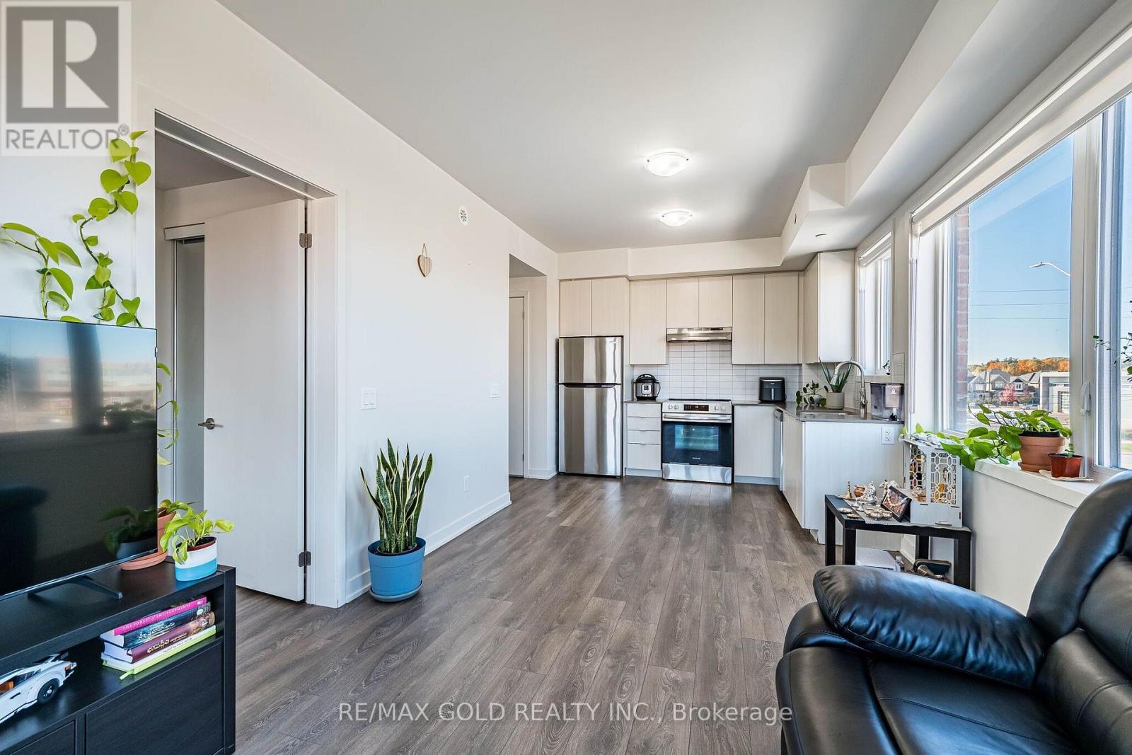 #314 - 62 Sky Harbour Drive Property Photo 12