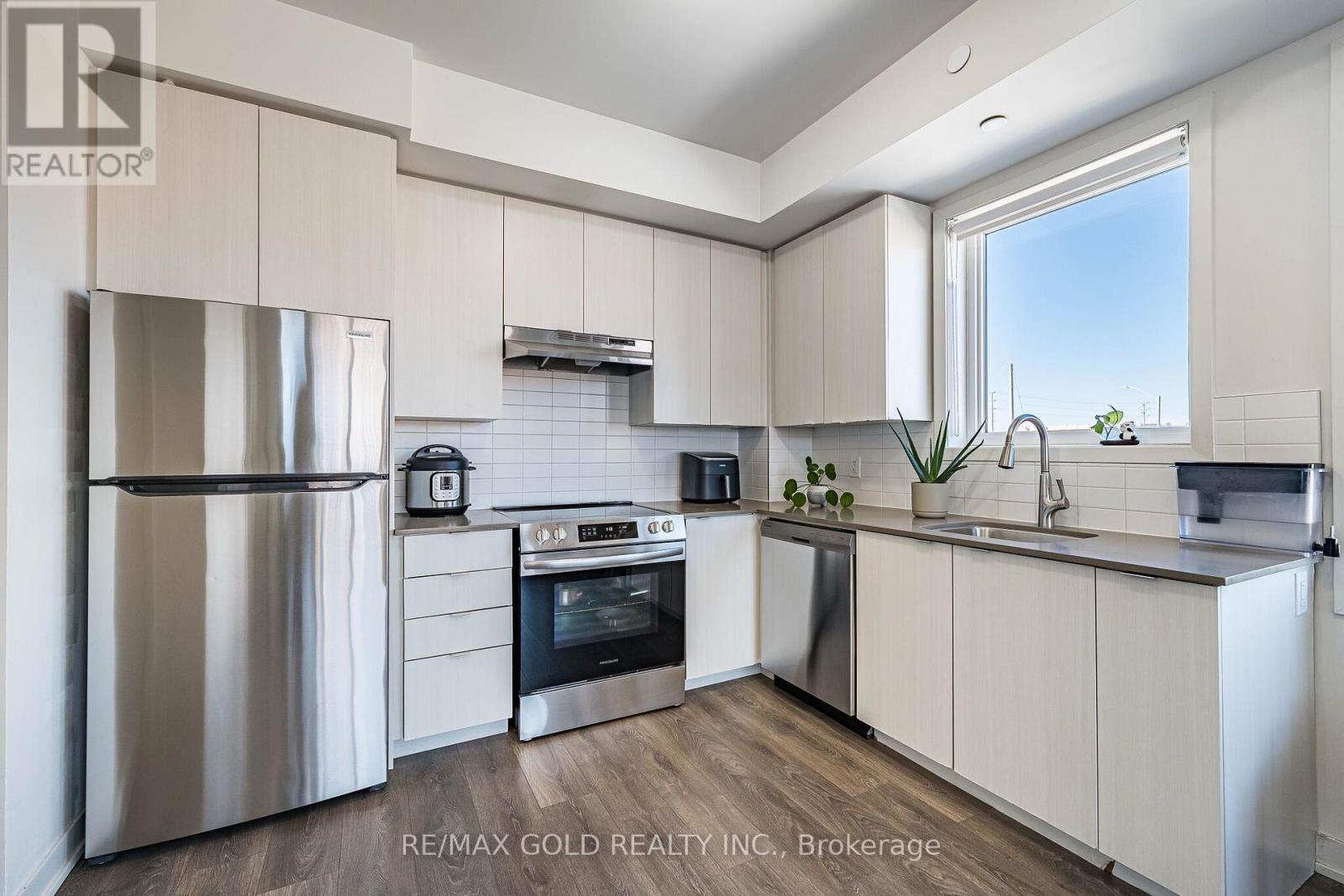 #314 - 62 Sky Harbour Drive Property Photo 14