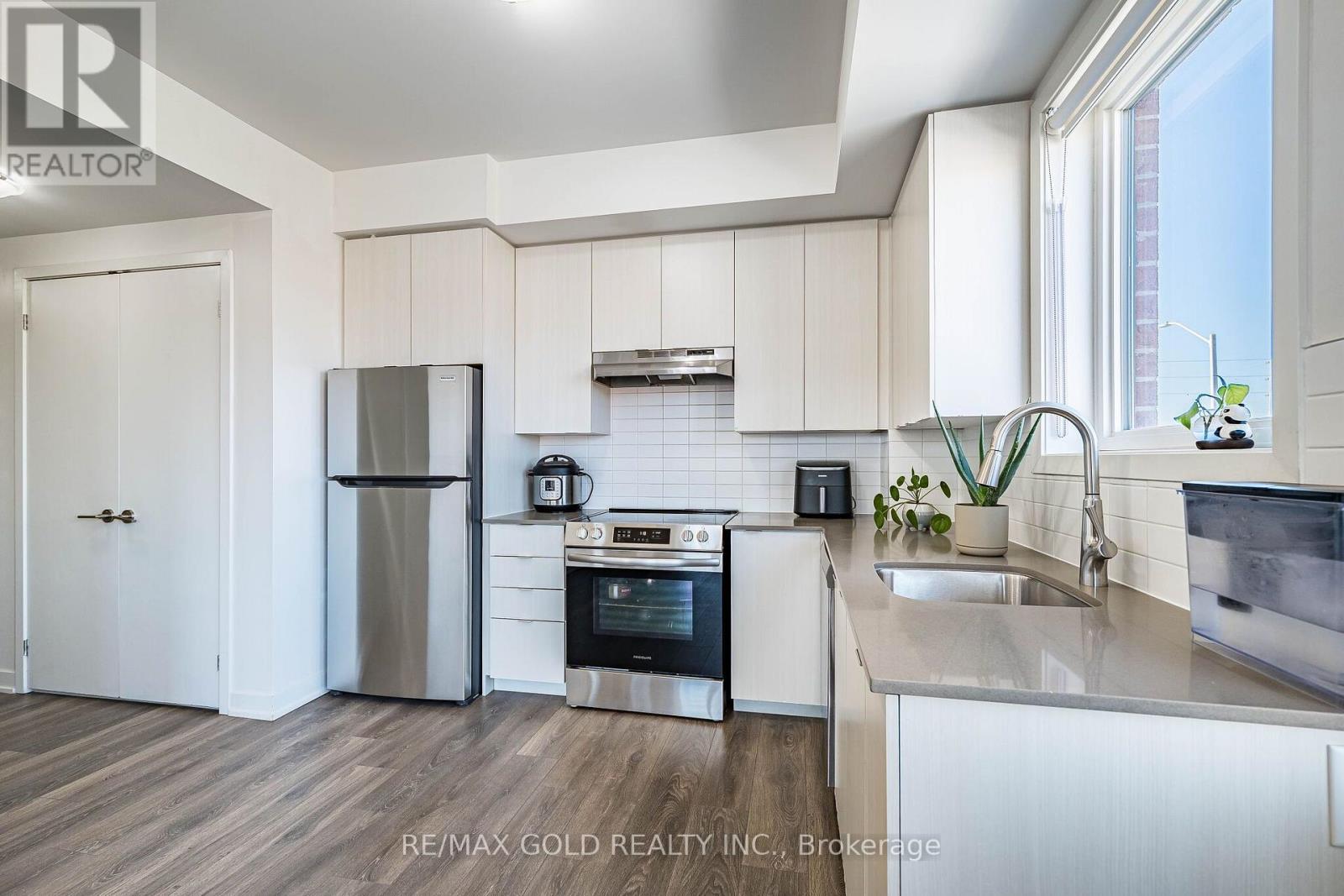 #314 - 62 Sky Harbour Drive Property Photo 16