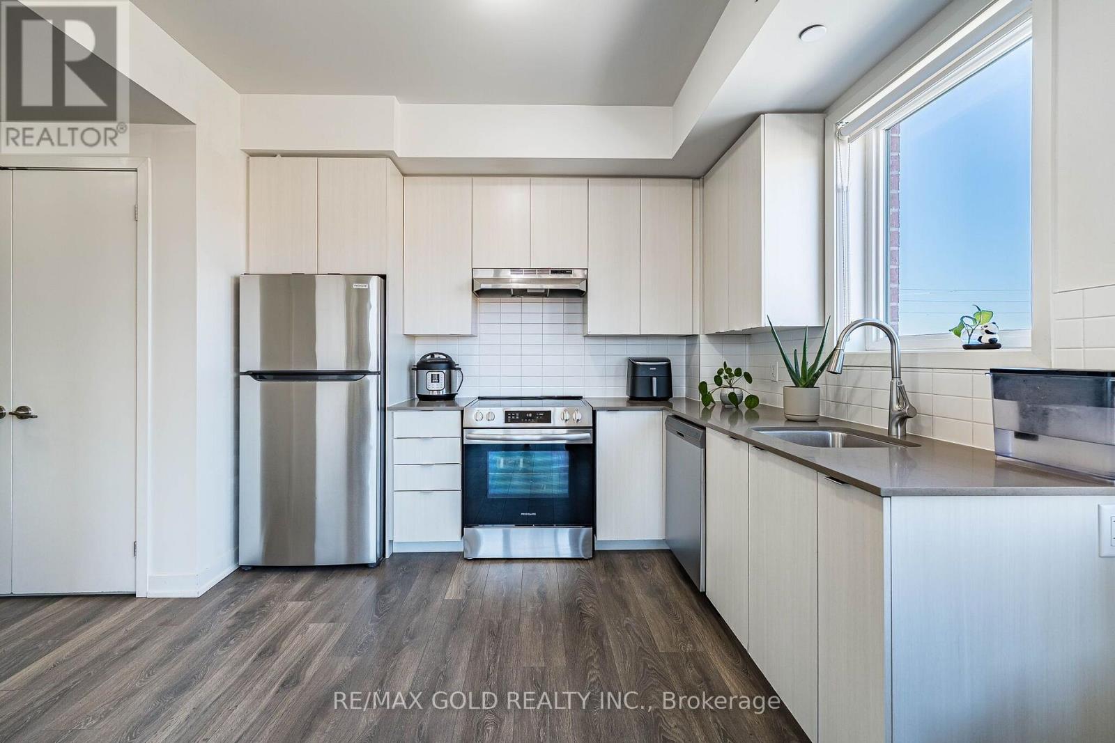 #314 - 62 Sky Harbour Drive Property Photo 17