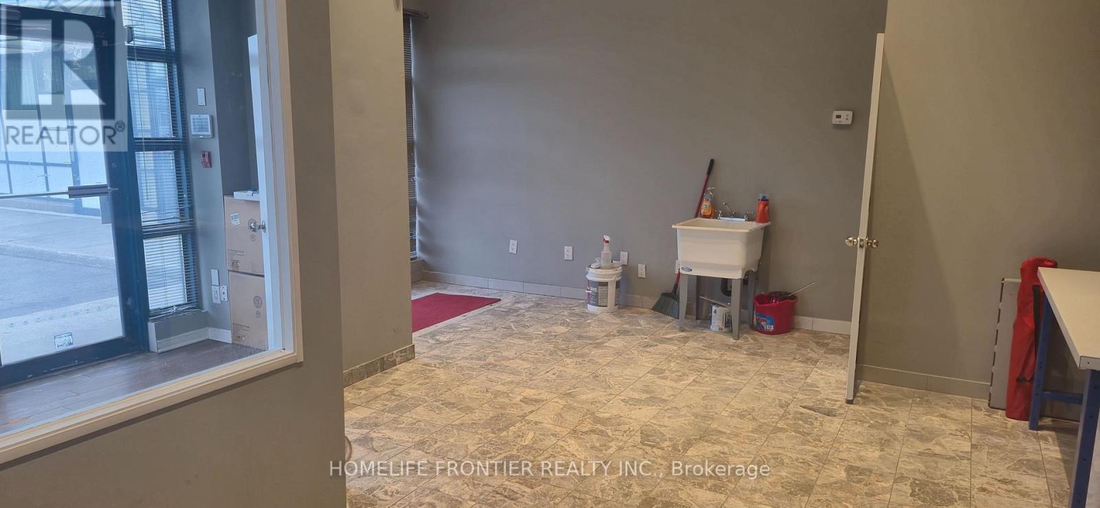 #18-a - 1290 Finch West Avenue W Property Photo 4