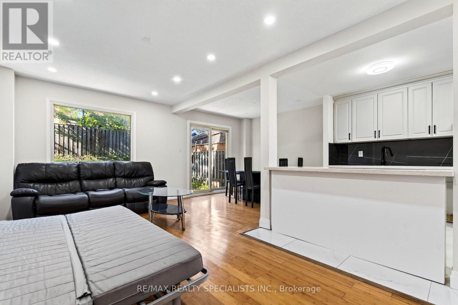 4134 Clevedon Drive Property Photo 10