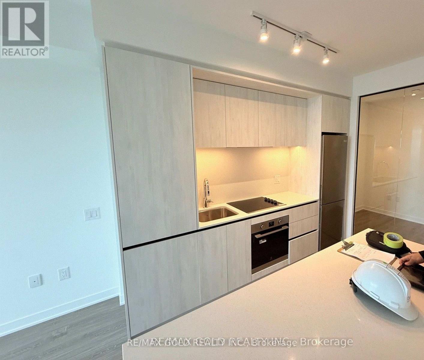 1407 - 2495 Eglinton Avenue Property Photo 2