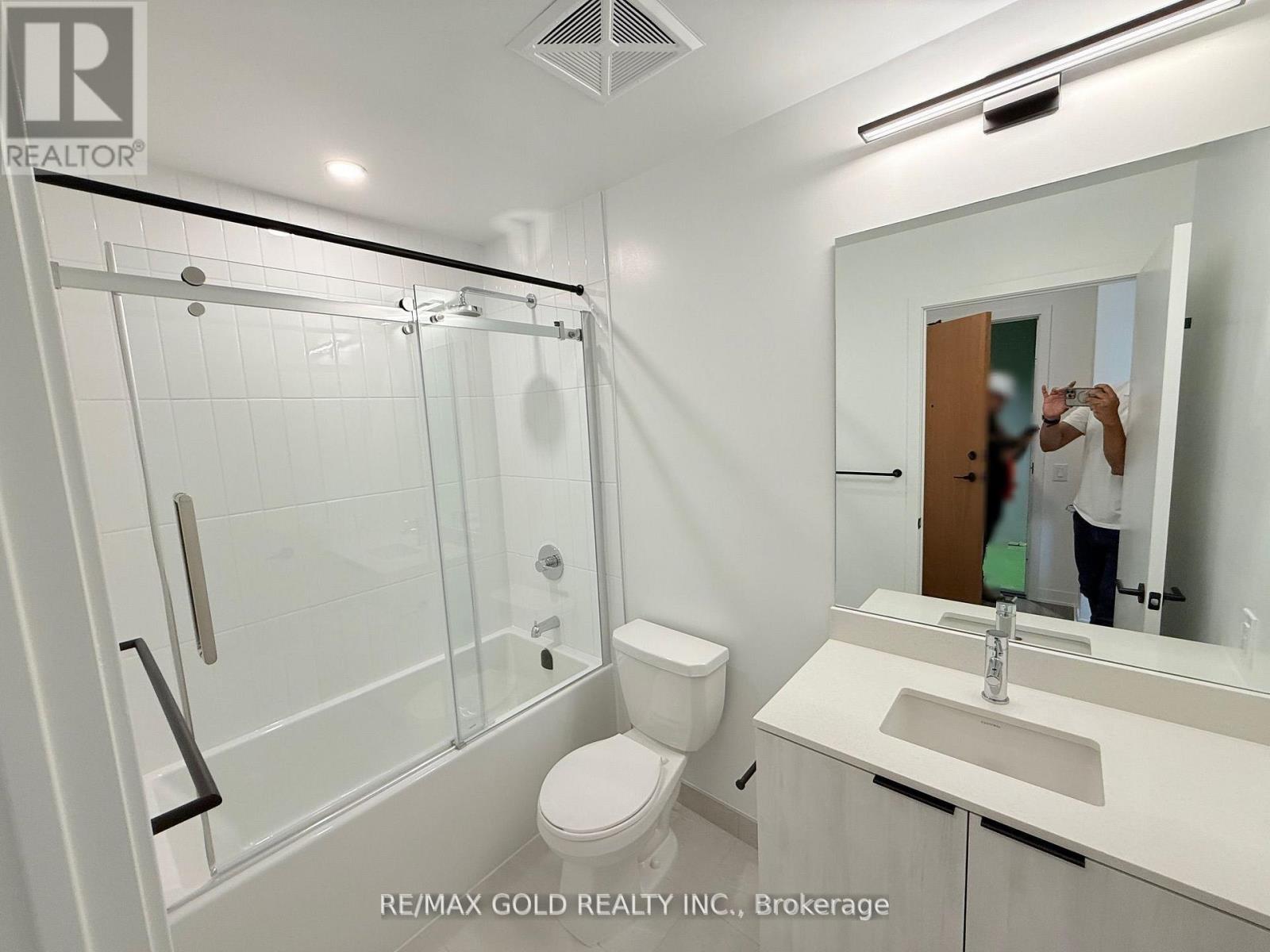 1407 - 2495 Eglinton Avenue Property Photo 4